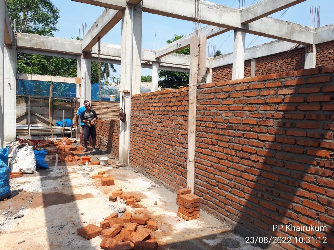Pemasangan Dinding Bata Asrama & Kamar Musyrifah
