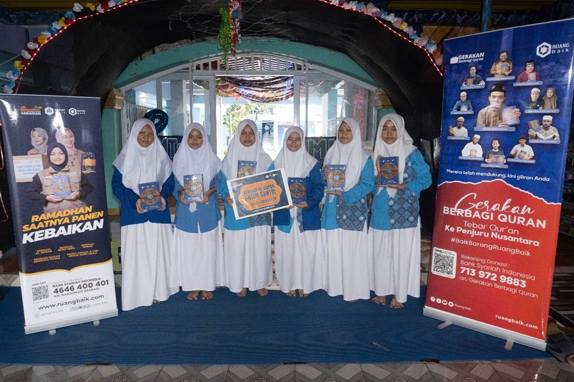 Para santriwati Pondok Pesantren Al Layinah, Kabupaten Tangerang