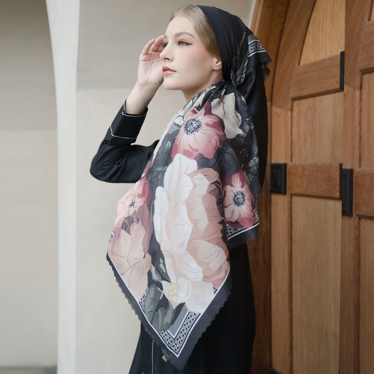 Bloom Perfection Black Scarf