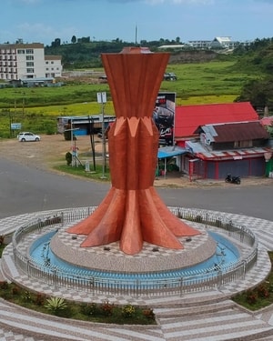 tugu merah sorong