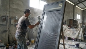 Apakah Pintu Baja Bisa Dicat Ulang? Yuk Cari Tau Jawabannya Disini!