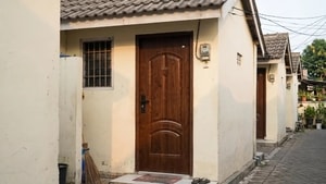 Buat Kontrakan Pakai Pintu Baja, Untung atau Buntung?