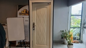 Apakah Pintu Baja Berat? Cek Faktanya Disini! Honeycomb Jadi Solusinya