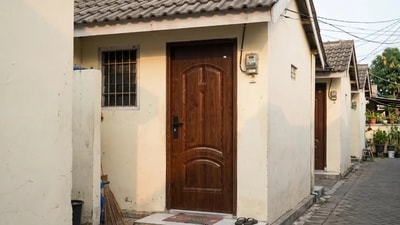 Buat Kontrakan Pakai Pintu Baja, Untung atau Buntung?