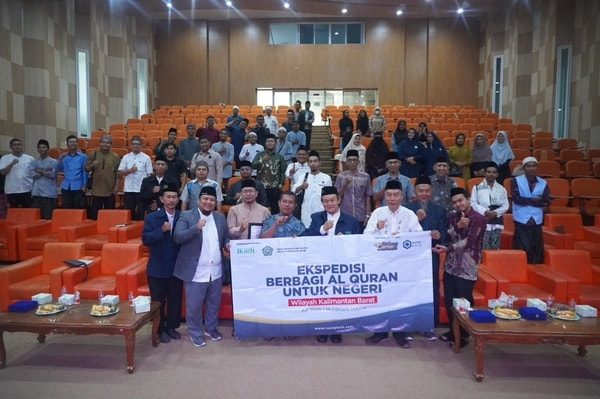 Distribusikan 5.000 Al Qur’an, Ruang Baik dan IKADI Kalbar Perkuat Gerakan Literasi Al Qur’an di Kalimantan Barat