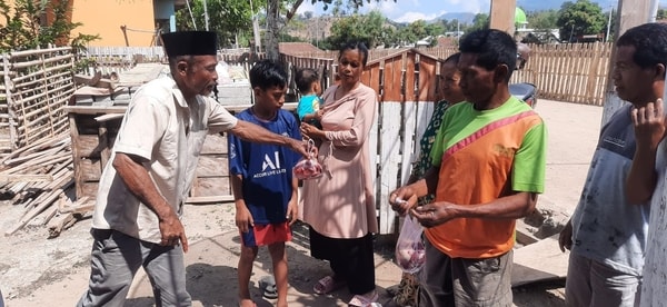Kurban Untuk Muslim Kampung Parek NTT. Mereka Yang Tak Pernah Meminta Tapi Selalui Menanti