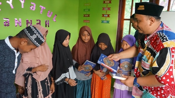 Hingga April 2025, 427.927 Al Quran Terdistribusi Di 207 Kabupaten/Kota di 36 Propinsi di Indonesia