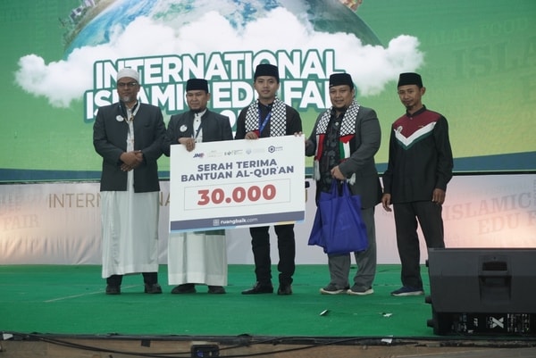 Didukung JNE, Ruang Baik Mulai Ekspedisi Berbagi 30.000 Al-Qur’an Untuk Santri se-Pulau Jawa