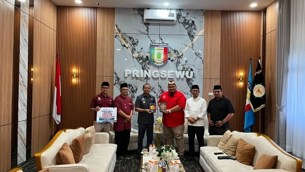 Ruang Baik Serahkan Secara Simbolis 5.000 Al-Quran dan Iqra, Bupati Pringsewu Berikan Apresiasi