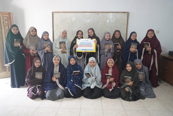 Wujud Kepedulian, Ruang Baik Berbagi Qur’an, Beras, dan Air ke Ponpes Miftahul Hidayah