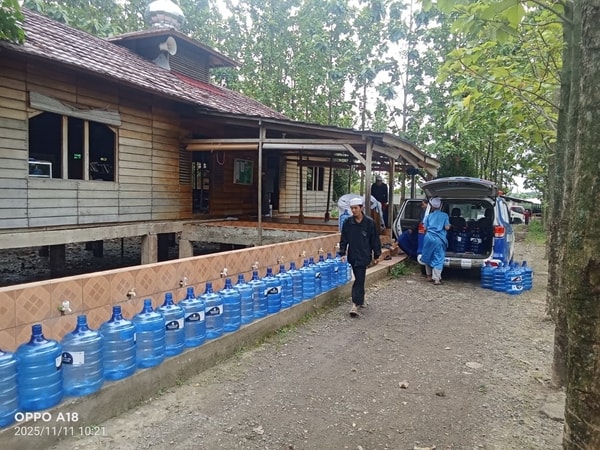 Ruang Baik Salurkan Lebih dari 550 Galon Air Minum Setiap Bulan untuk Pesantren dan Masjid di Wilayah Bogor–Depok