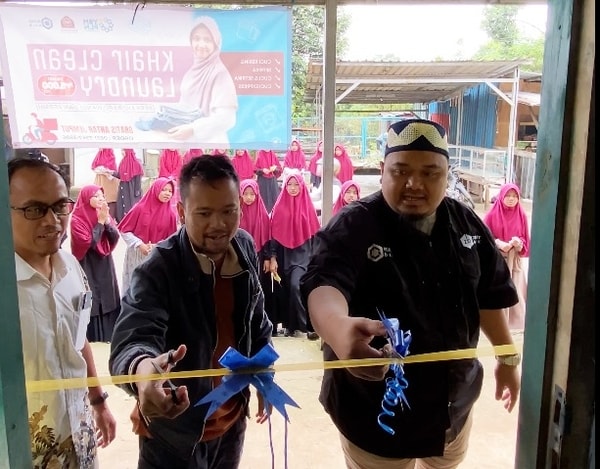 Ruang Baik Berkolaborasi dengan YBM PLN Resmikan Usaha Mandiri Pesantren “Khair Clean Laundry”