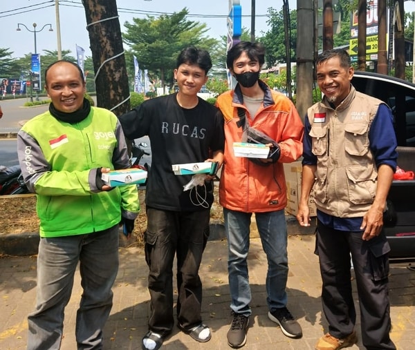 Di Tengah Sulitnya Mencari Nafkah, Ruang Baik Bagikan 200 Paket Makan untuk Para Pejuang Keluarga