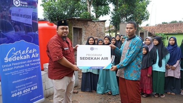 Salurkan Program Sedekah Air, Ruang Baik Bangun Sumur di Pesantren Hidayatullah Dukupuntang Cirebon