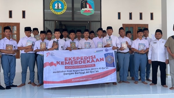 7.800 Al Quran Disalurkan ke 27 Kota-Kota Santri di Jawa Timur