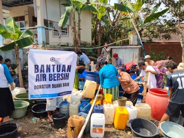 Donatur Ruang Baik Basahi Desa Gucialit Lumajang Jawa Timur Yang Kekeringan