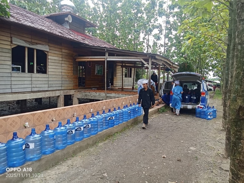 Ruang Baik Salurkan Lebih dari 550 Galon Air Minum Setiap Bulan untuk Pesantren dan Masjid di Wilayah Bogor–Depok
