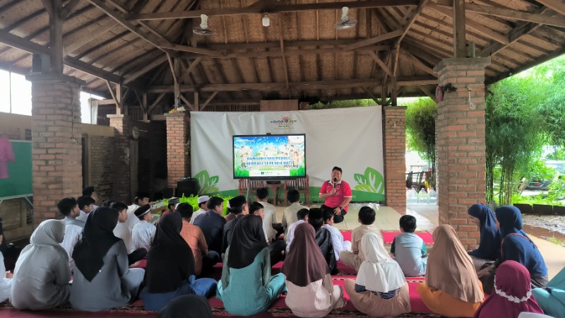 santunan bersama 50 yatim di SAIM Meruyung