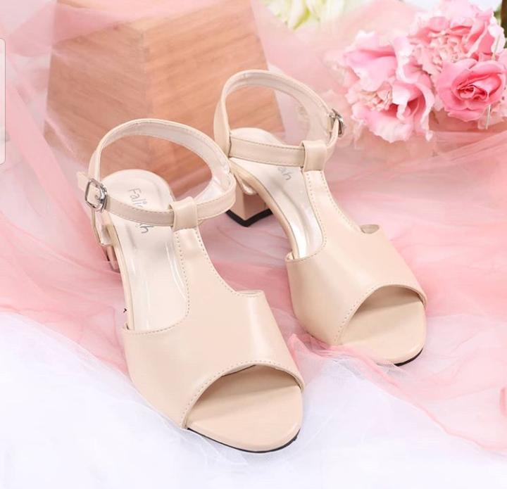 Rekomendasi Sepatu dan Sandal untuk Menghadiri Pesta Pernikahan Outdoor